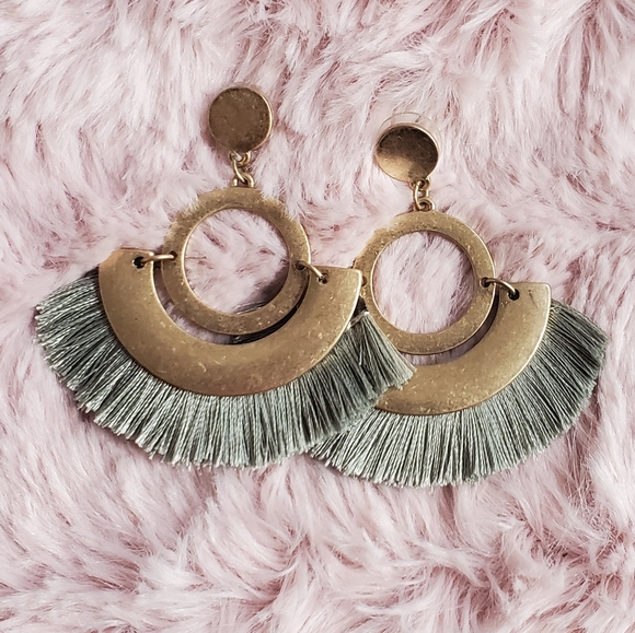 🍍Sage Fringe Earrings - Picture 1 of 4